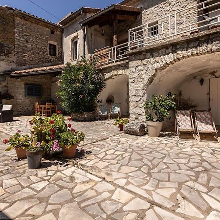 Hotel les monteils Grospierres Exterior foto